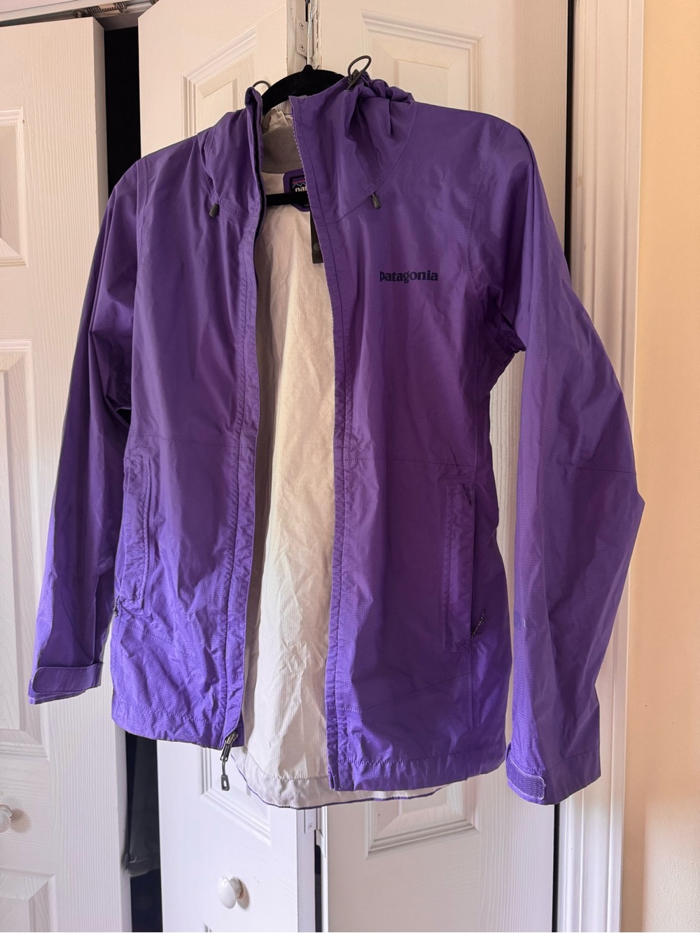 Patagonia Purple Women's Lightweight Hooded Jacket